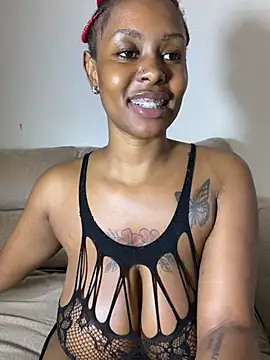 Snapshot of Rose_berry chatting on 03/27/26, 08:26 Rose berry online show from 03/27/26, 08:26