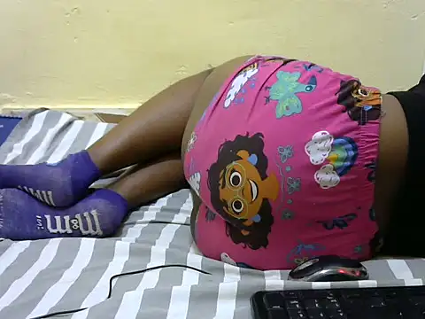 Snapshot of queen-zara chatting on 10/11/25, 09:30 queen-zara online show from 10/11/25, 09:30