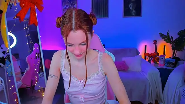 Snapshot of Alyssa_Smitt chatting on 02/10/25, 02:30 Alyssa Smitt online show from 02/10/25, 02:30