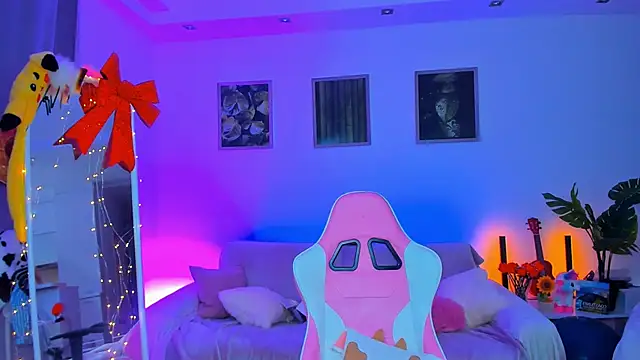 Snapshot of Alyssa_Smitt chatting on 02/13/25, 07:35 Alyssa Smitt online show from 02/13/25, 07:35