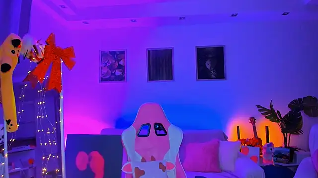 Snapshot of Alyssa_Smitt chatting on 02/16/25, 10:32 Alyssa Smitt online show from 02/16/25, 10:32