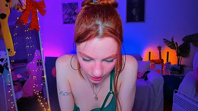 Snapshot of Alyssa_Smitt chatting on 02/17/25, 01:36 Alyssa Smitt online show from 02/17/25, 01:36