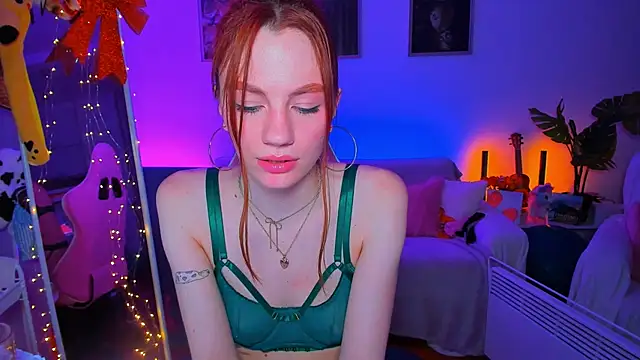 Snapshot of Alyssa_Smitt chatting on 02/19/25, 07:39 Alyssa Smitt online show from 02/19/25, 07:39