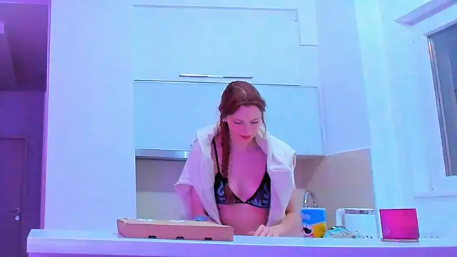 Snapshot of Alyssa_Smitt chatting on 10/04/25, 12:08 Alyssa Smitt online show from 10/04/25, 12:08