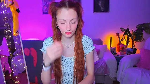 Snapshot of Alyssa_Smitt chatting on 10/06/25, 09:45 Alyssa Smitt online show from 10/06/25, 09:45