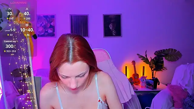 Snapshot of Alyssa_Smitt chatting on 11/23/25, 12:32 Alyssa Smitt online show from 11/23/25, 12:32