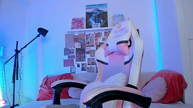 Mia Madden online show from 09/18/25, 03:41