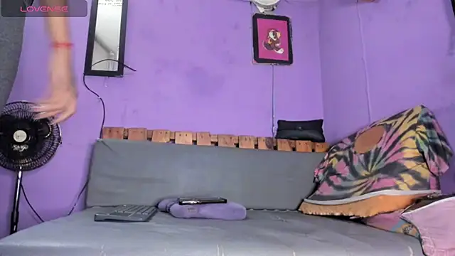 Snapshot of sexy-Bunny chatting on 03/04/26, 09:43 sexy-Bunny online show from 03/04/26, 09:43