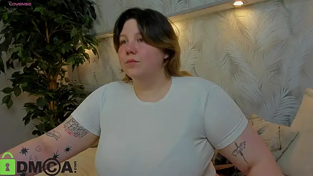 Snapshot of Ruth_Oliver chatting on 07/02/26, 01:05 Ruth Oliver online show from 07/02/26, 01:05