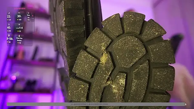 Snapshot of MissKorah chatting on 04/19/26, 12:43 MissKorah online show from 04/19/26, 12:43