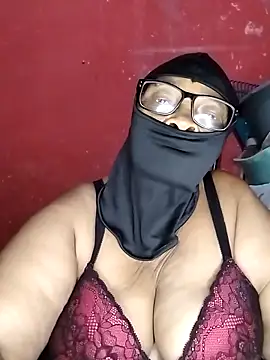 Snapshot of naughtygrannyXXX chatting on 12/19/24, 10:53 naughtygrannyXXX online show from 12/19/24, 10:53