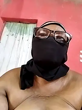 Snapshot of naughtygrannyXXX chatting on 03/04/25, 06:04 naughtygrannyXXX online show from 03/04/25, 06:04