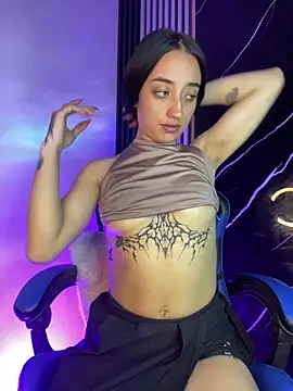 Snapshot of Ady_18 chatting on 10/25/25, 05:40 Ady 18 online show from 10/25/25, 05:40