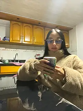 Snapshot of Ady_18 chatting on 10/28/25, 12:36 Ady 18 online show from 10/28/25, 12:36