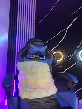 Snapshot of Ady_18 chatting on 10/29/25, 07:37 Ady 18 online show from 10/29/25, 07:37