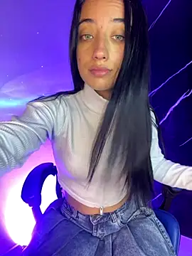 Snapshot of Ady_18 chatting on 10/31/25, 03:13 Ady 18 online show from 10/31/25, 03:13