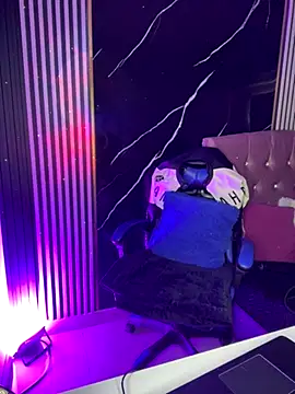 Snapshot of Ady_18 chatting on 11/22/25, 07:02 Ady 18 online show from 11/22/25, 07:02