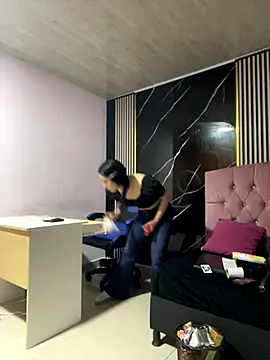 Snapshot of Ady_18 chatting on 11/25/25, 02:28 Ady 18 online show from 11/25/25, 02:28