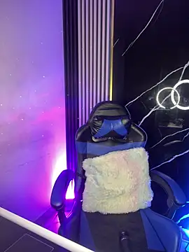 Snapshot of Ady_18 chatting on 12/19/25, 06:15 Ady 18 online show from 12/19/25, 06:15