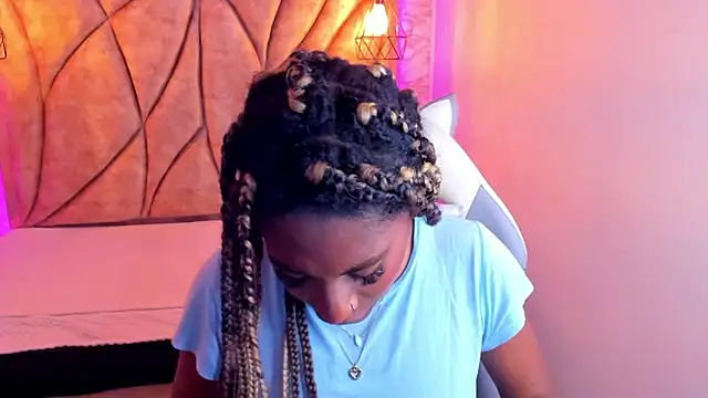 Snapshot of Queen_perla_ chatting on 01/16/25, 05:55 Queen perla online show from 01/16/25, 05:55