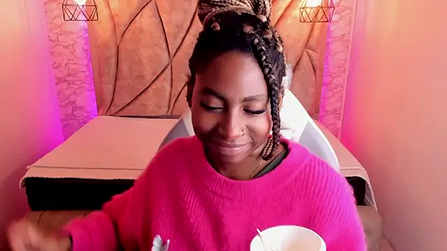 Snapshot of Queen_perla_ chatting on 01/22/25, 03:51 Queen perla online show from 01/22/25, 03:51