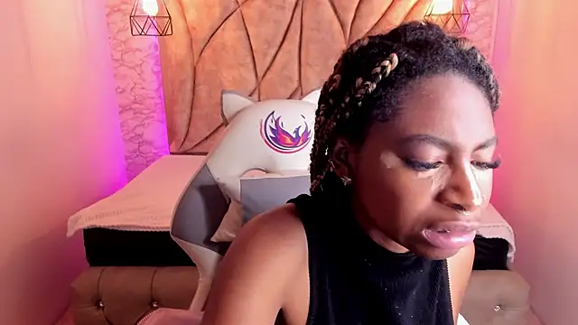 Snapshot of Queen_perla_ chatting on 01/24/25, 12:10 Queen perla online show from 01/24/25, 12:10