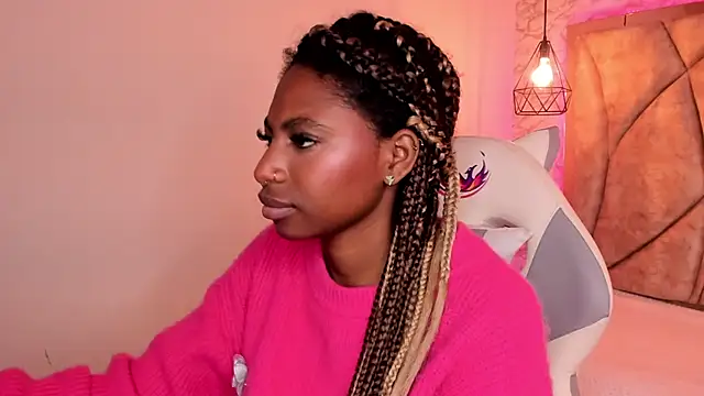 Snapshot of Queen_perla_ chatting on 01/27/25, 03:18 Queen perla online show from 01/27/25, 03:18