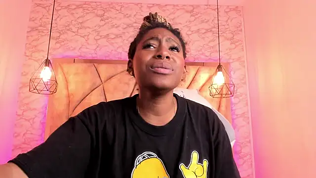 Snapshot of Queen_perla_ chatting on 01/29/25, 05:56 Queen perla online show from 01/29/25, 05:56