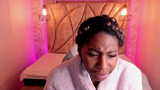 Snapshot of Queen_perla_ chatting on 01/30/25, 12:06 Queen perla online show from 01/30/25, 12:06