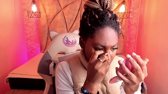 Snapshot of Queen_perla_ chatting on 02/01/25, 12:37 Queen perla online show from 02/01/25, 12:37