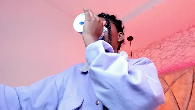 Snapshot of Queen_perla_ chatting on 02/08/25, 04:04 Queen perla online show from 02/08/25, 04:04