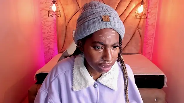 Snapshot of Queen_perla_ chatting on 02/16/25, 01:38 Queen perla online show from 02/16/25, 01:38