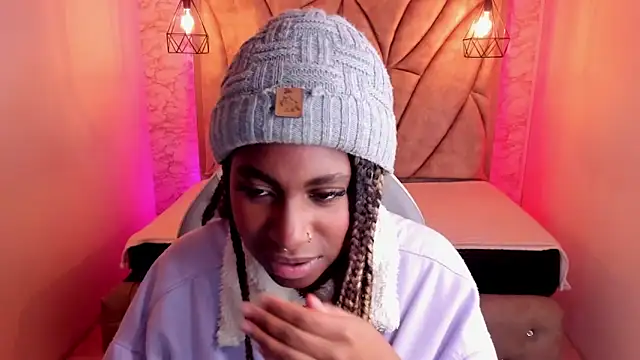 Snapshot of Queen_perla_ chatting on 02/16/25, 04:42 Queen perla online show from 02/16/25, 04:42