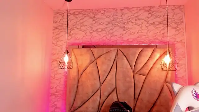 Snapshot of Queen_perla_ chatting on 02/16/25, 07:49 Queen perla online show from 02/16/25, 07:49