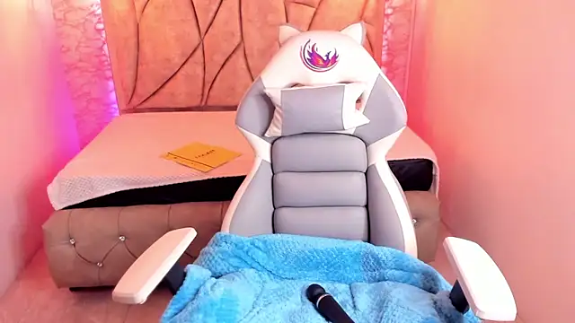 Snapshot of Queen_perla_ chatting on 03/10/25, 03:20 Queen perla online show from 03/10/25, 03:20