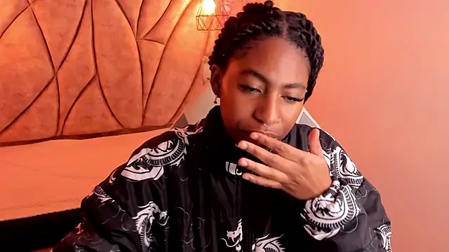 Snapshot of Queen_perla_ chatting on 03/11/25, 12:17 Queen perla online show from 03/11/25, 12:17