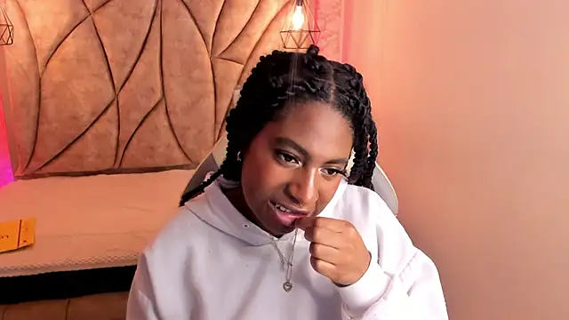 Snapshot of Queen_perla_ chatting on 03/13/25, 03:17 Queen perla online show from 03/13/25, 03:17