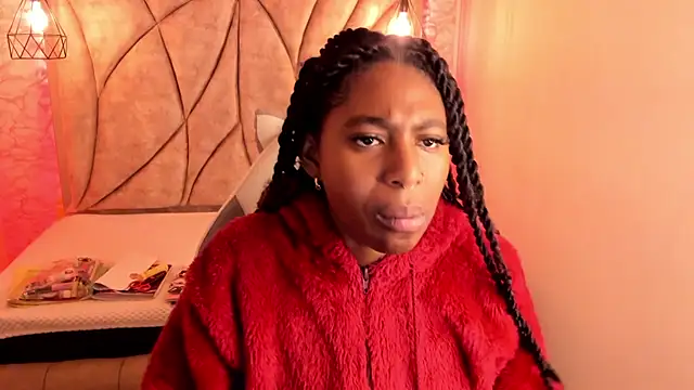 Snapshot of Queen_perla_ chatting on 03/14/25, 12:40 Queen perla online show from 03/14/25, 12:40