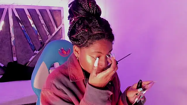 Snapshot of Queen_perla_ chatting on 09/19/25, 12:50 Queen perla online show from 09/19/25, 12:50