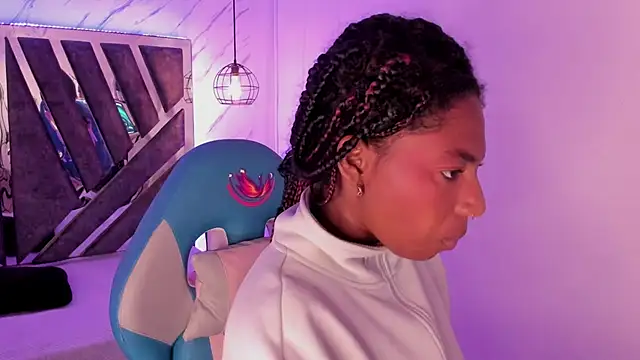 Snapshot of Queen_perla_ chatting on 09/24/25, 12:30 Queen perla online show from 09/24/25, 12:30