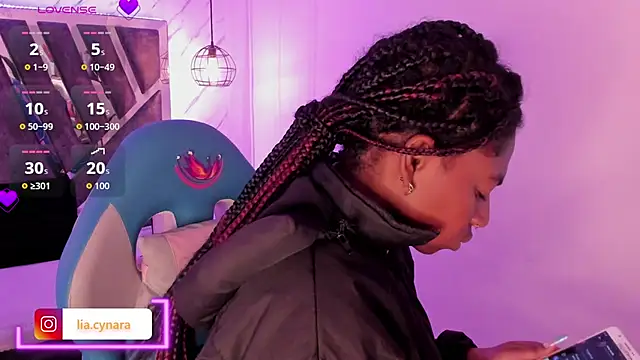 Snapshot of Queen_perla_ chatting on 09/25/25, 12:20 Queen perla online show from 09/25/25, 12:20