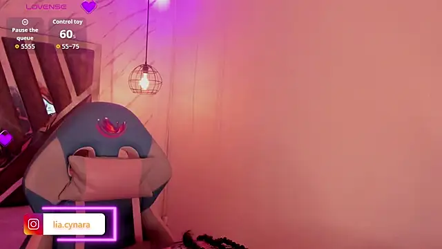 Snapshot of Queen_perla_ chatting on 10/13/25, 12:05 Queen perla online show from 10/13/25, 12:05