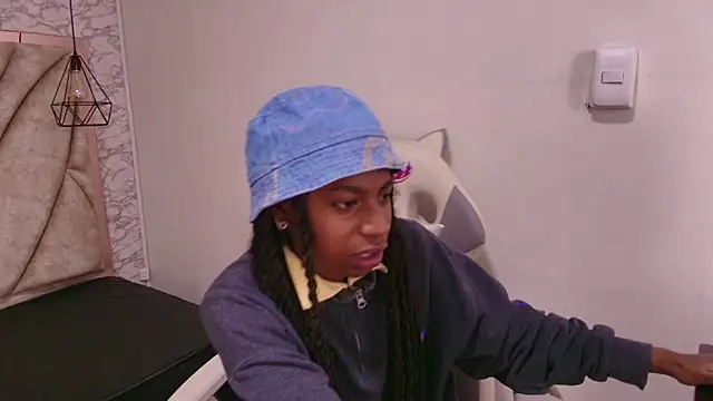 Snapshot of Queen_perla_ chatting on 12/04/25, 11:19 Queen perla online show from 12/04/25, 11:19