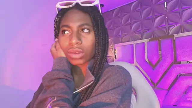 Queen perla  online show from 03/22/26, 12:41