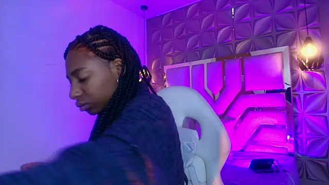 Snapshot of Queen_perla_ chatting on 04/28/26, 12:32 Queen perla online show from 04/28/26, 12:32