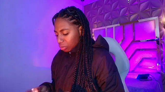 Snapshot of Queen_perla_ chatting on 04/30/26, 12:11 Queen perla online show from 04/30/26, 12:11