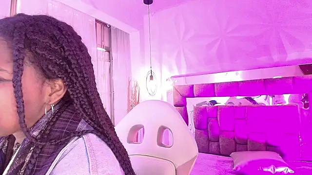 Snapshot of Queen_perla_ chatting on 07/12/26, 12:40 Queen perla online show from 07/12/26, 12:40
