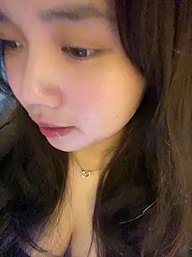 Hotellinh12 online show from 10/09/25, 05:22