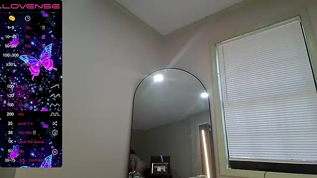 Snapshot of Milfshakecafe chatting on 09/11/25, 11:05 Milfshakecafe online show from 09/11/25, 11:05