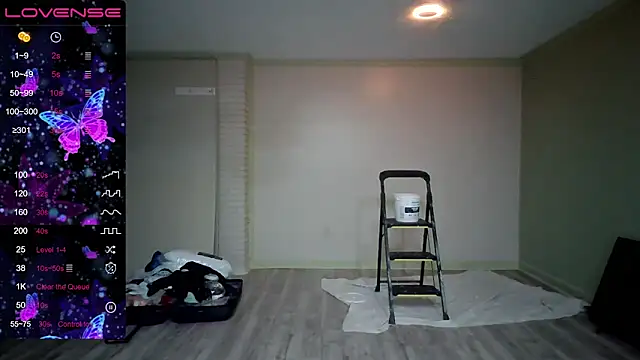 Snapshot of Milfshakecafe chatting on 09/18/25, 12:34 Milfshakecafe online show from 09/18/25, 12:34